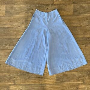 Club Monaco - Size 4 - Blue Bell Bottom Capris